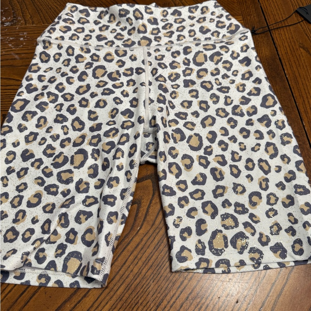 WEAR IT TO HEART KURT METALLIC CHEETAH PRINT BIKE SHORTS. NWOT. SIZE MEDIUM
